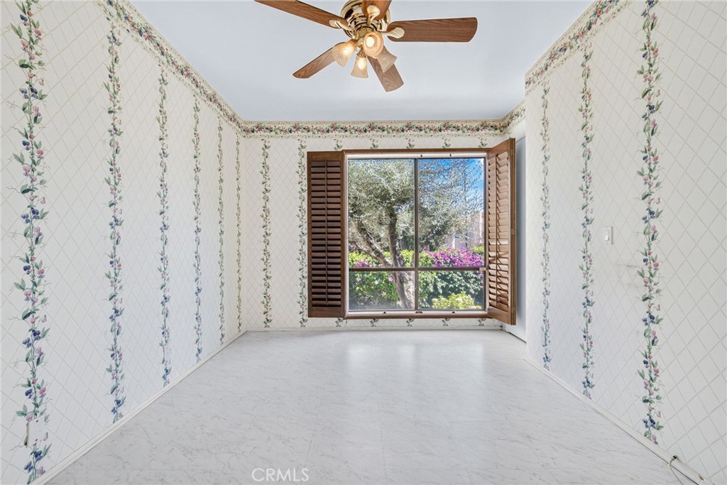 5225 White Oak Avenue 1