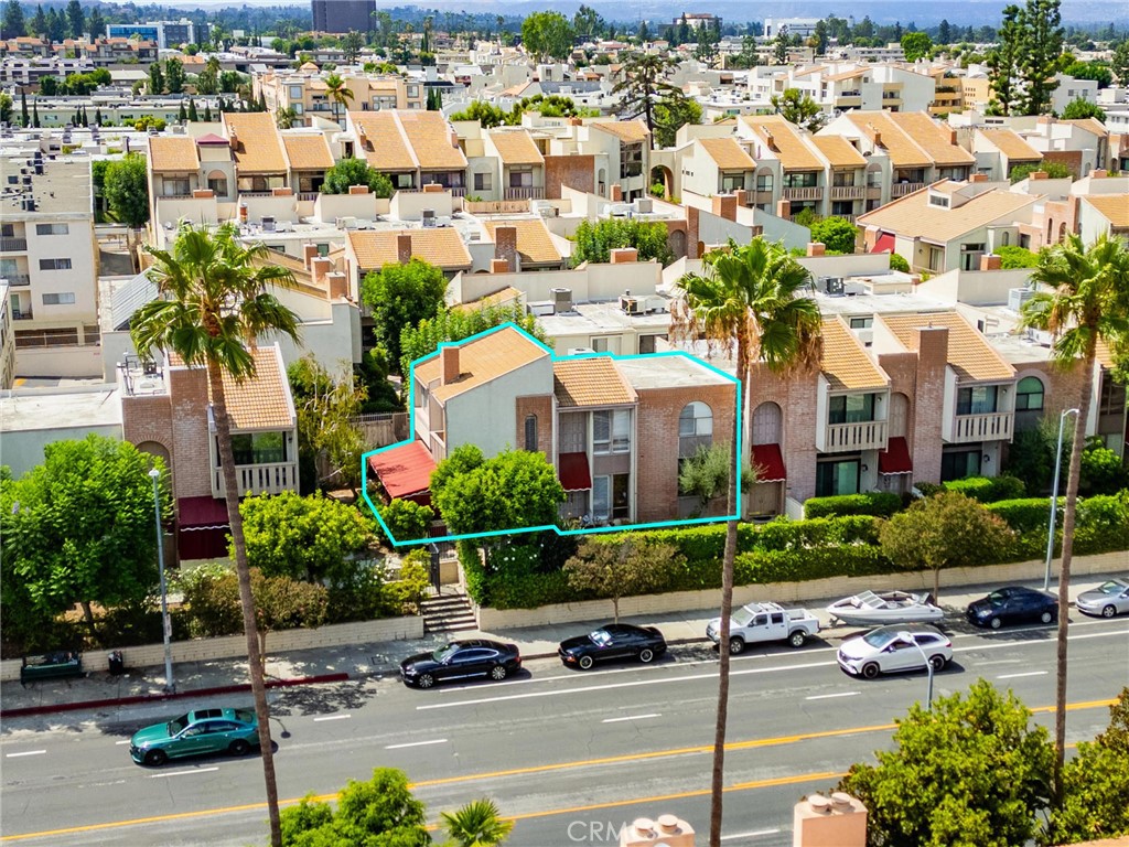 5225 White Oak Avenue 1