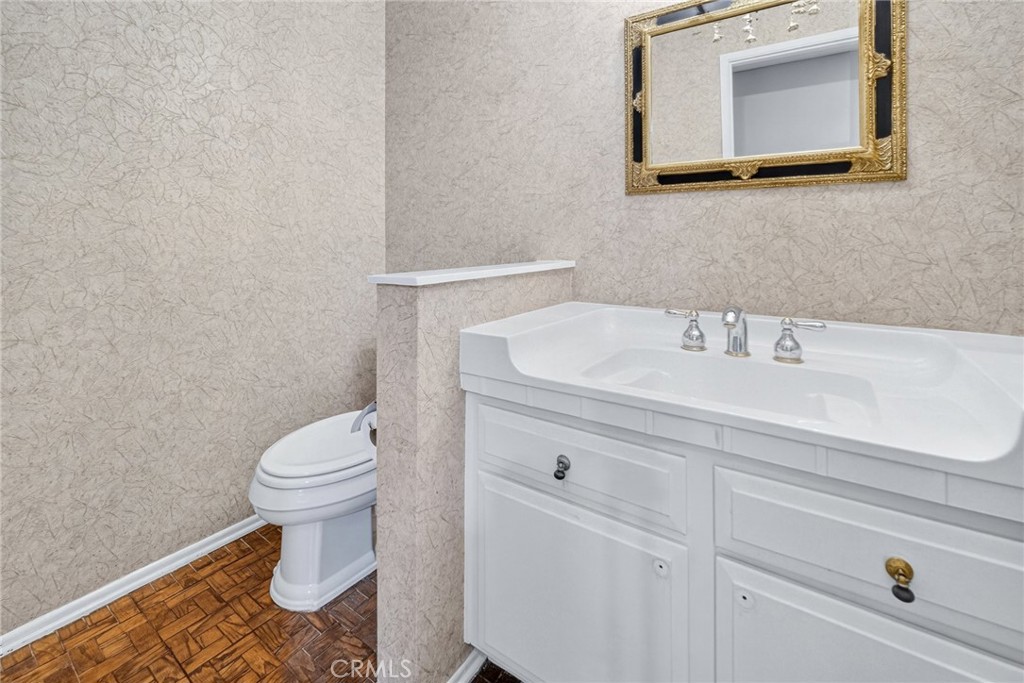 5225 White Oak Avenue 1