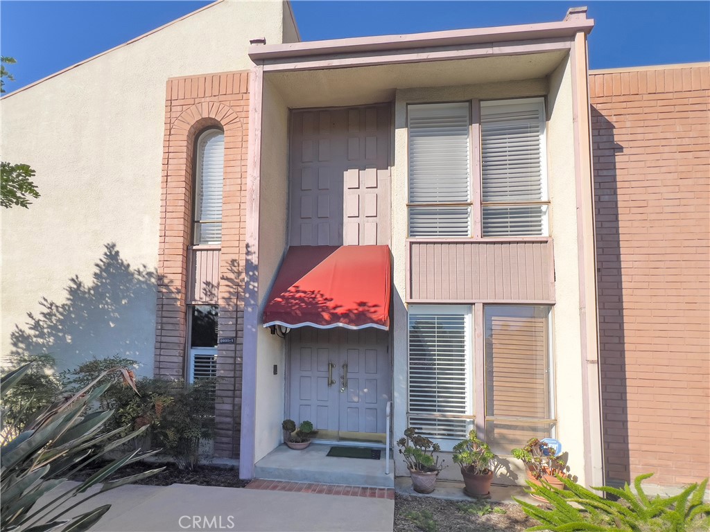 5225 White Oak Avenue 1