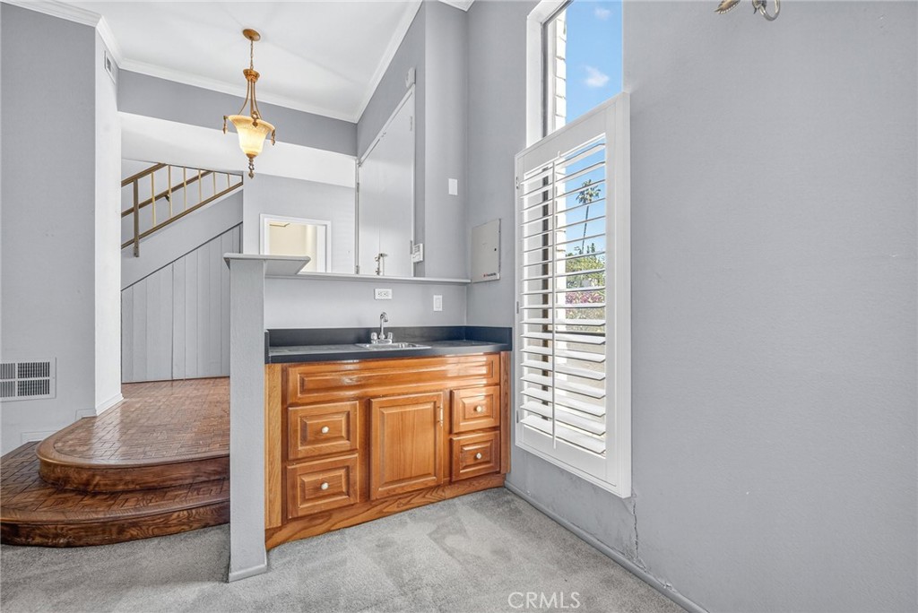 5225 White Oak Avenue 1