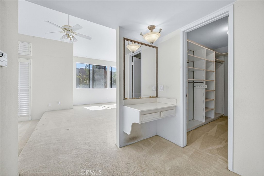 5225 White Oak Avenue 1