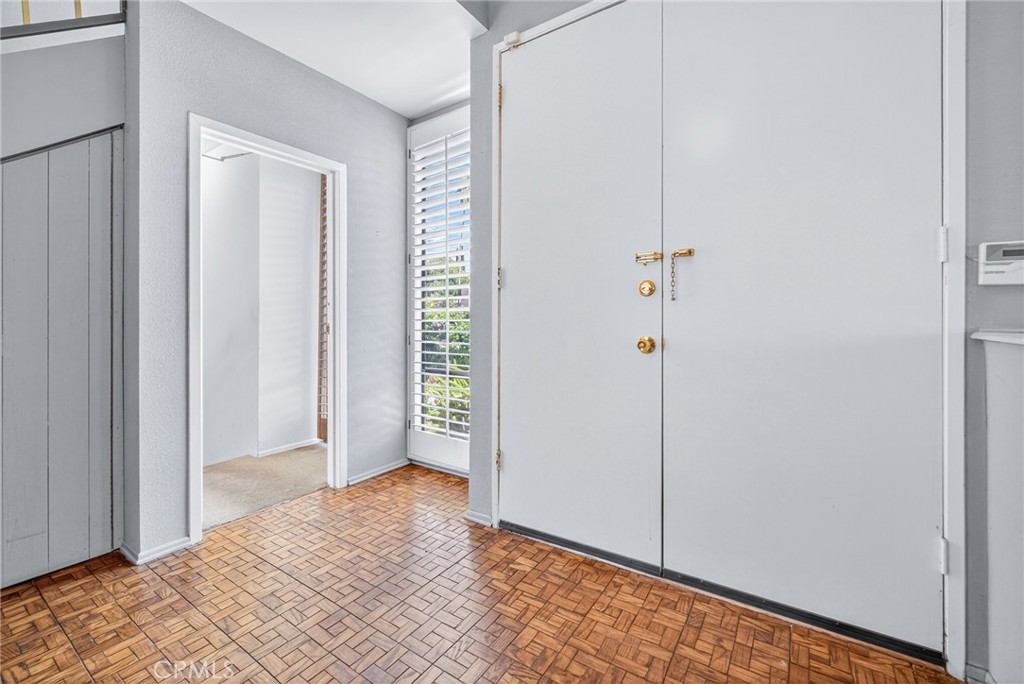 5225 White Oak Avenue 1