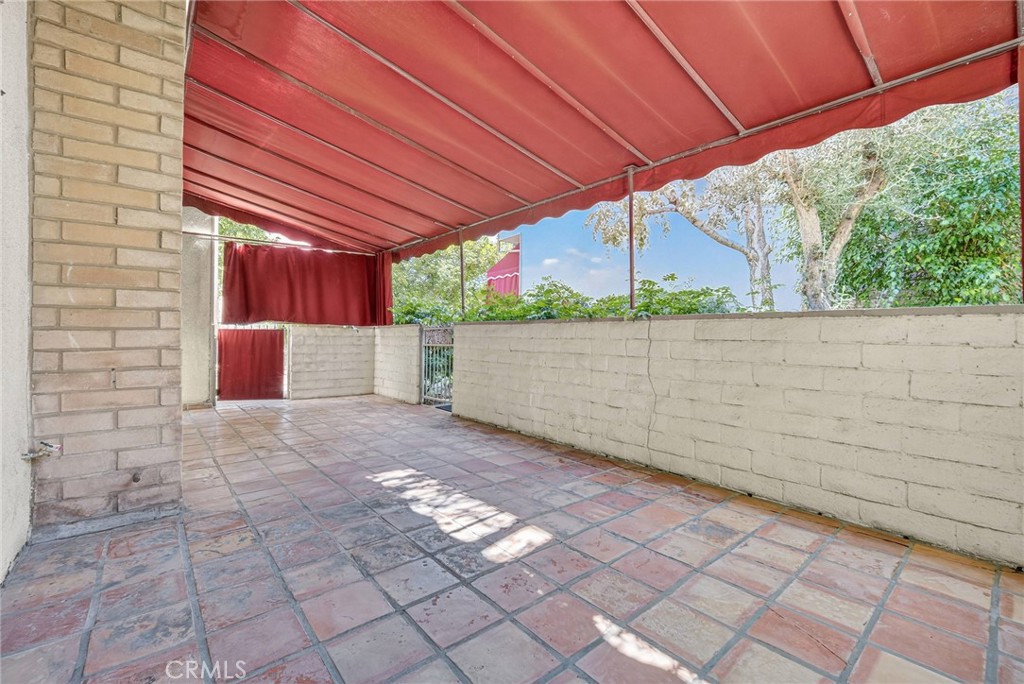 5225 White Oak Avenue 1