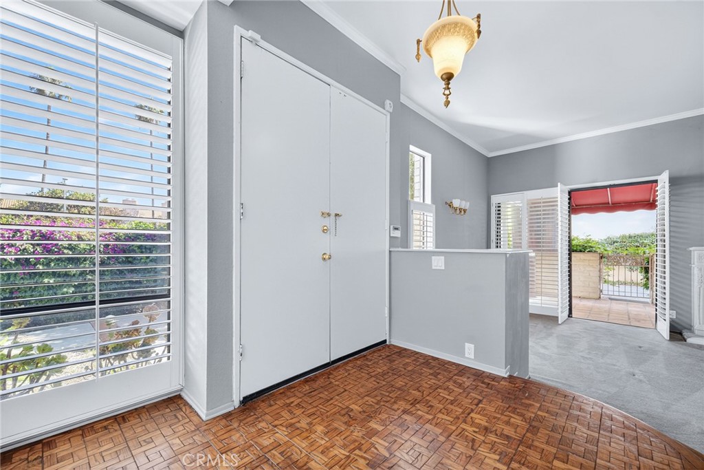 5225 White Oak Avenue 1