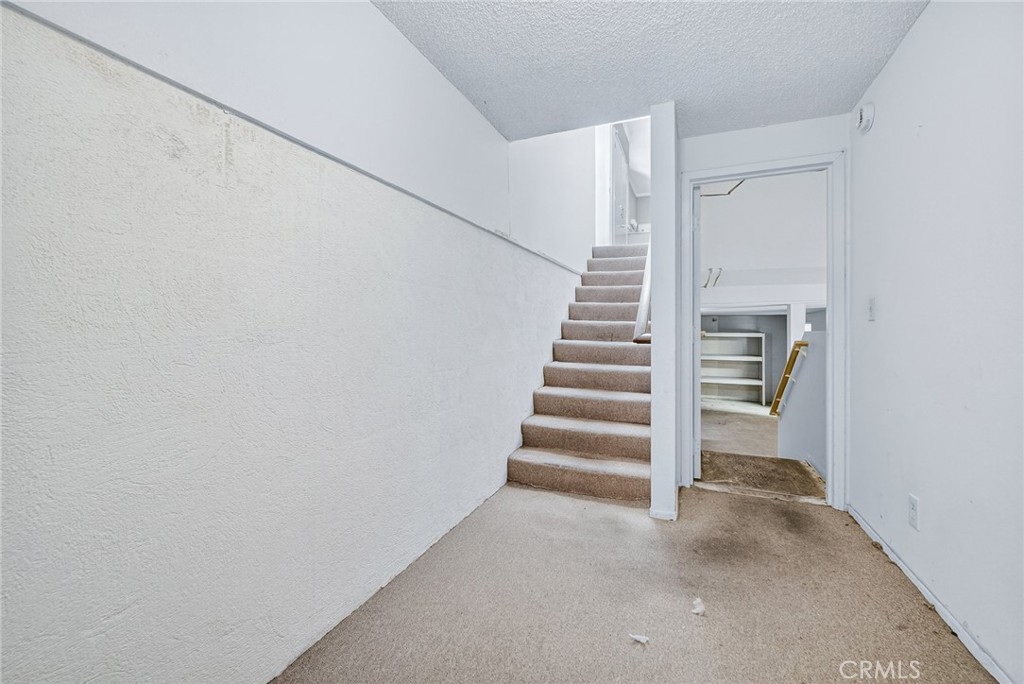 5225 White Oak Avenue 1