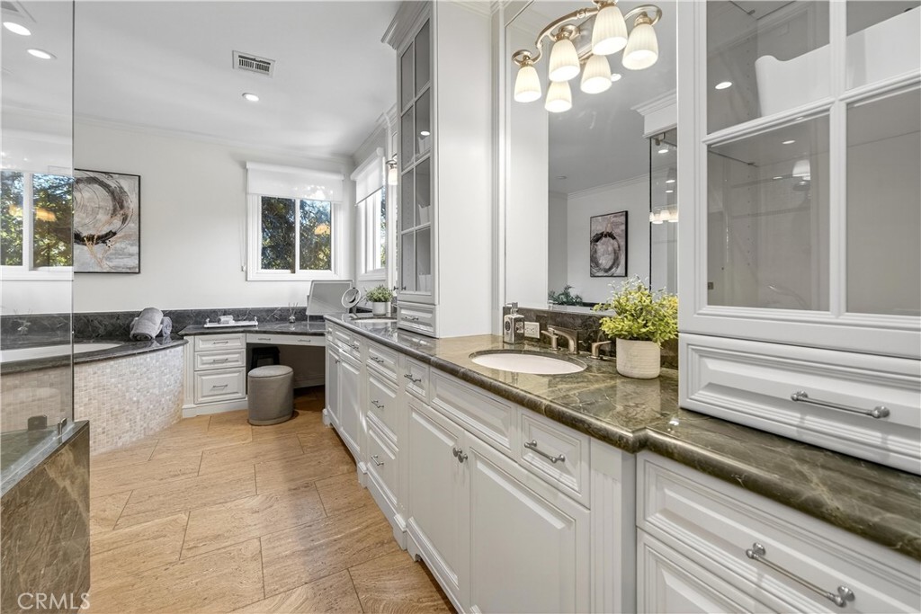 25527 Hamilton Court