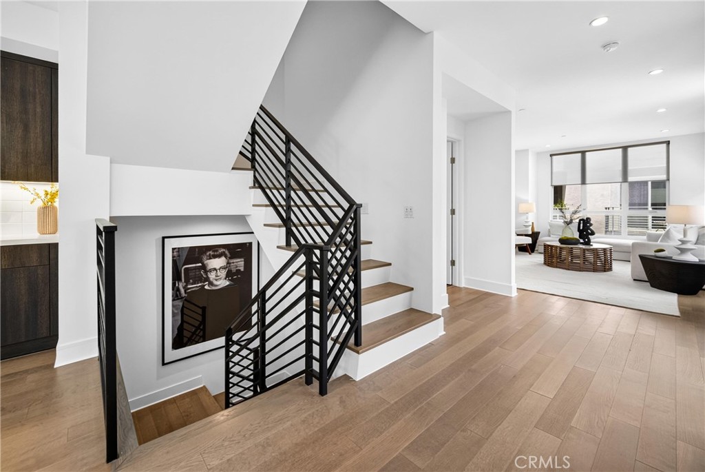 1400 Fuller Avenue N 7