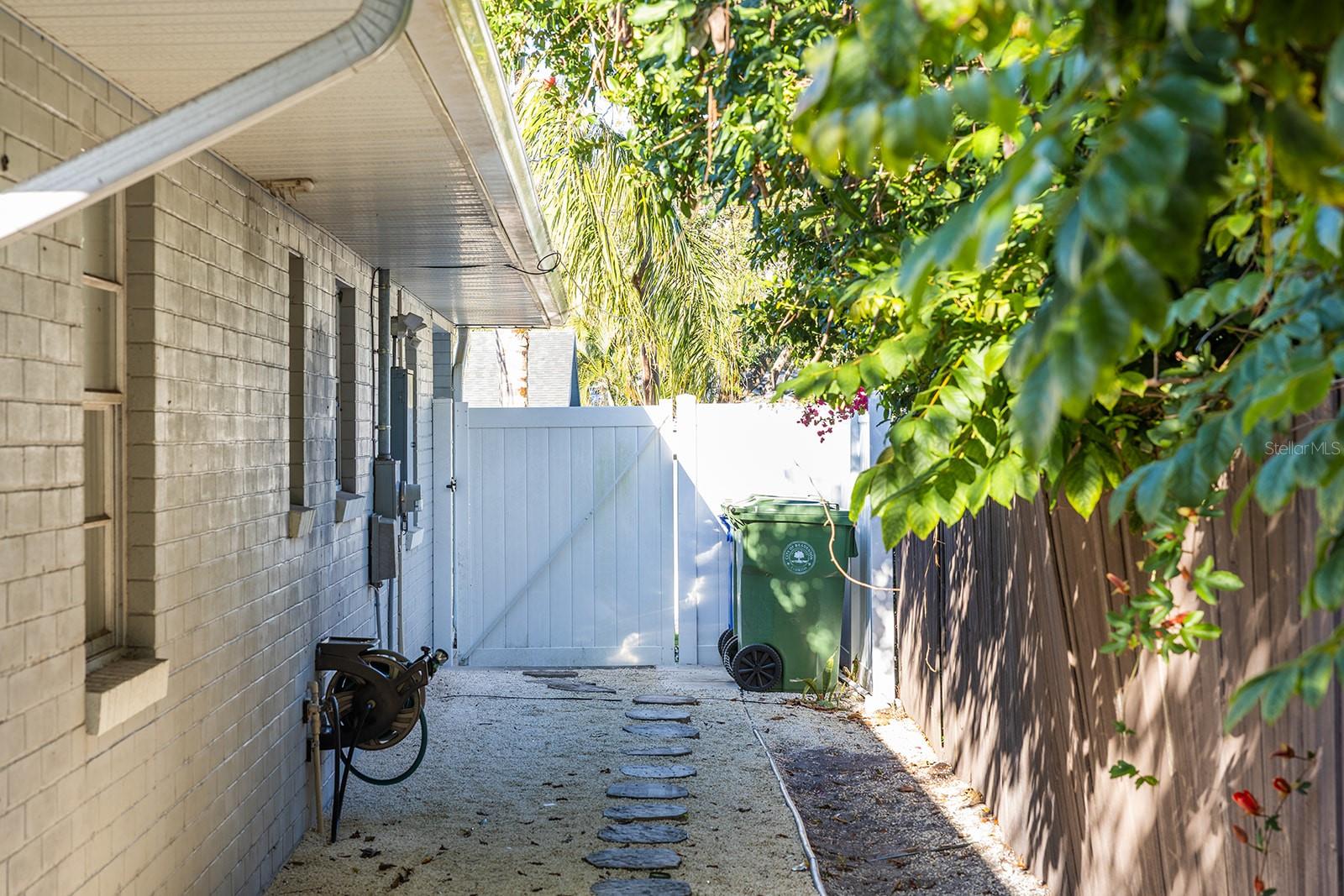 1305 20TH ST W
