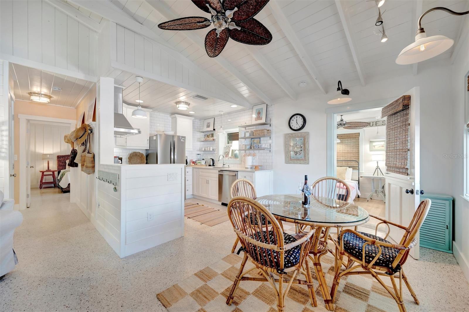 880 N SHORE DR