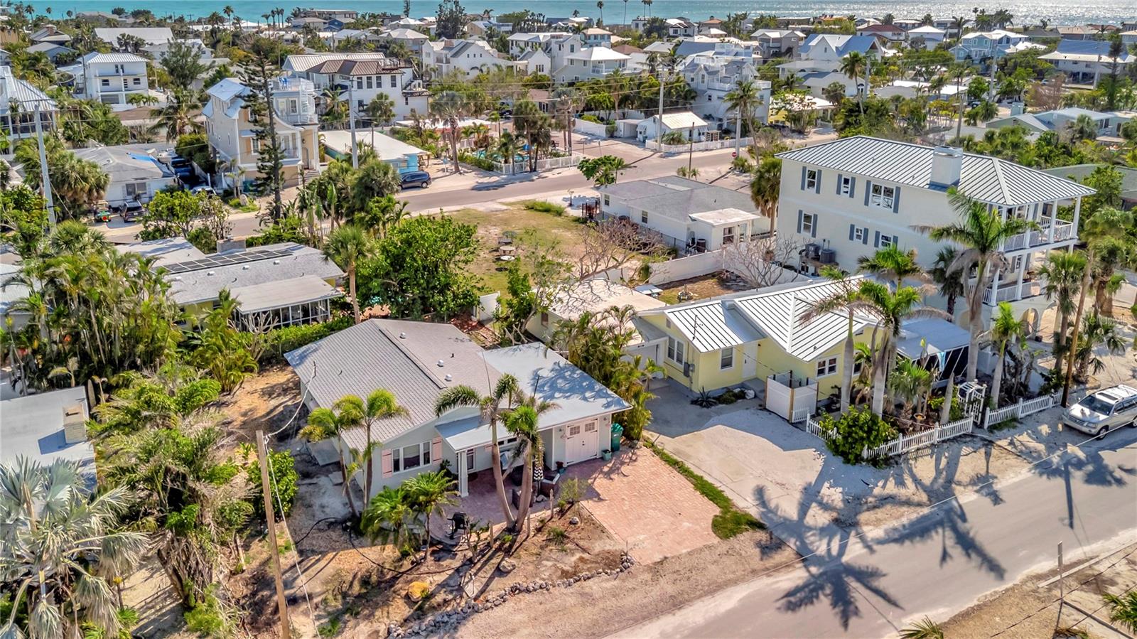 880 N SHORE DR