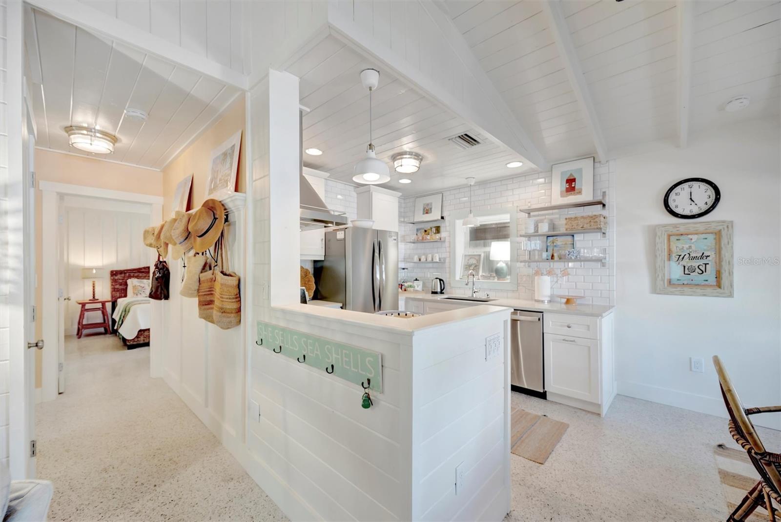 880 N SHORE DR