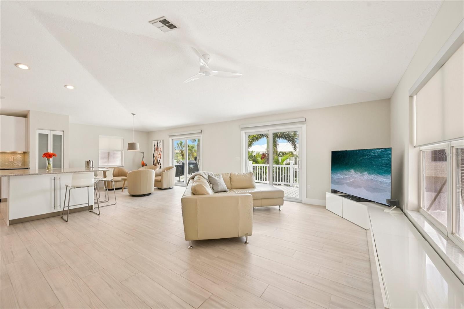 262 S HARBOR DR