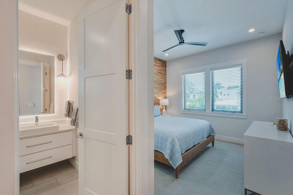 526 SEAGULL WAY