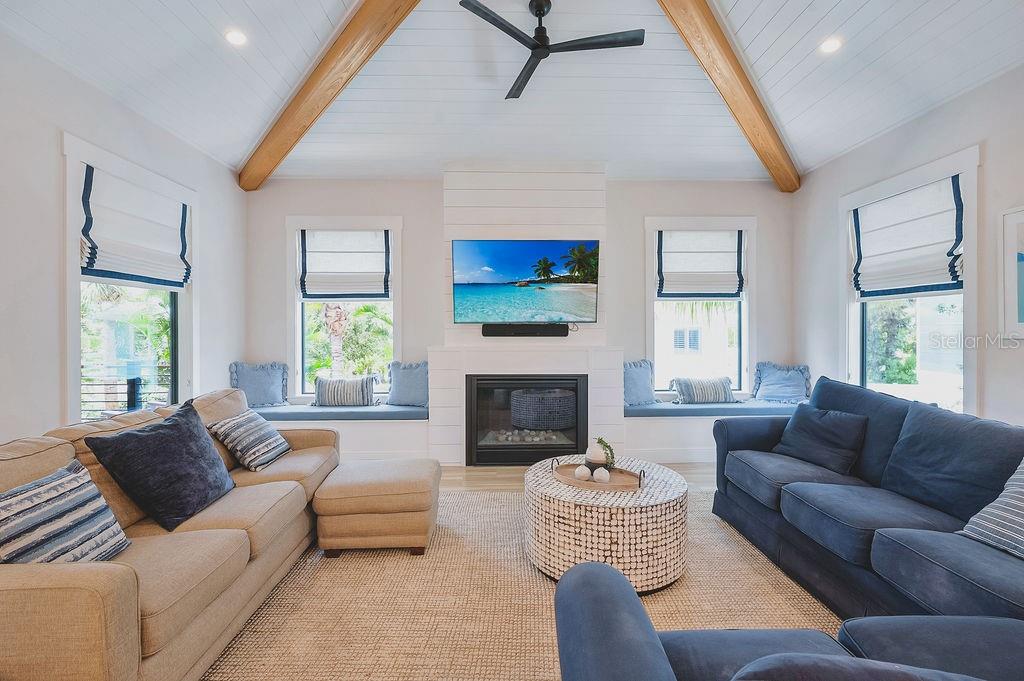 526 SEAGULL WAY