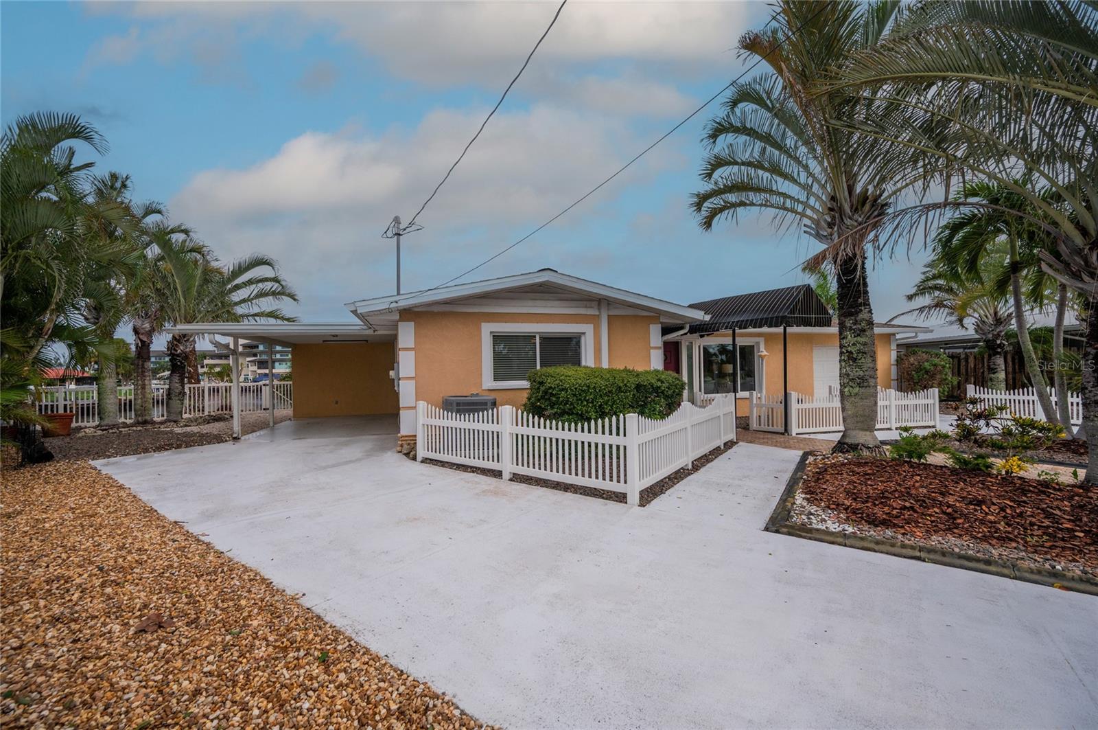 4223 ROYAL PALM DR