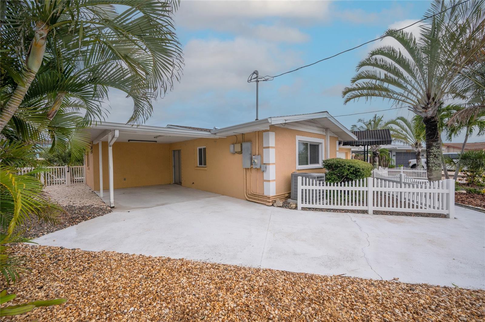 4223 ROYAL PALM DR