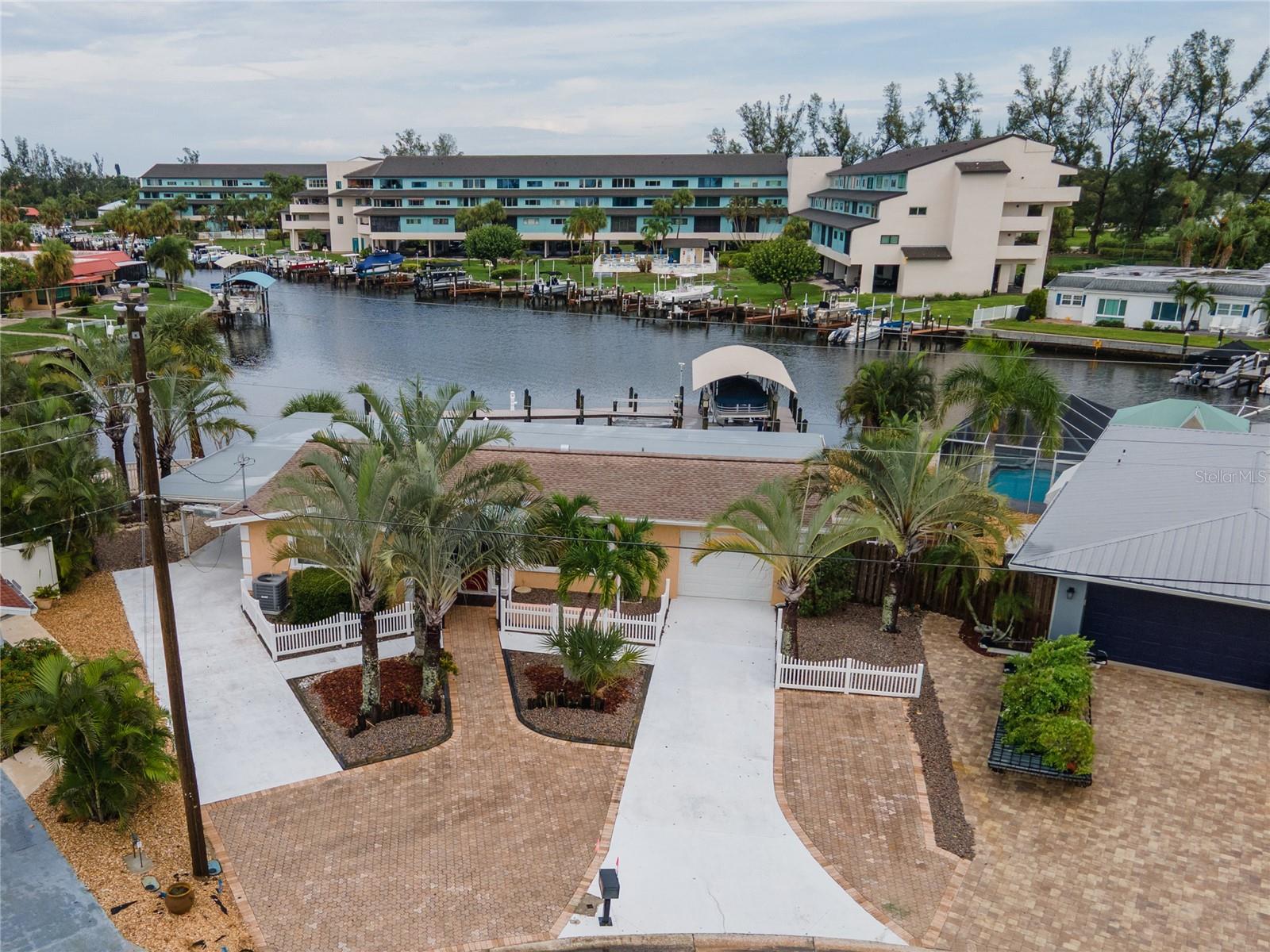 4223 ROYAL PALM DR