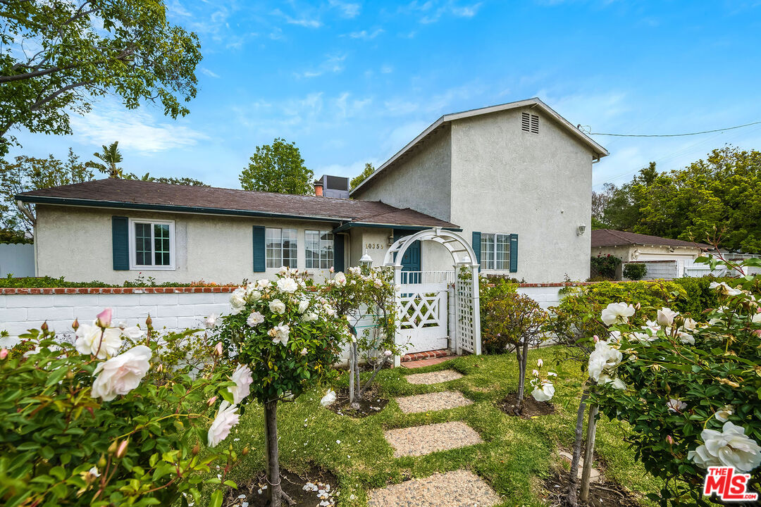 10355 Camarillo St
