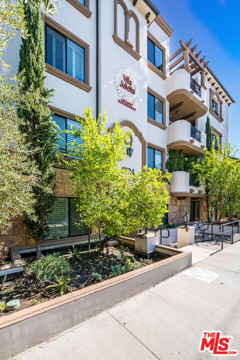 4724 Kester Ave Unit: 209