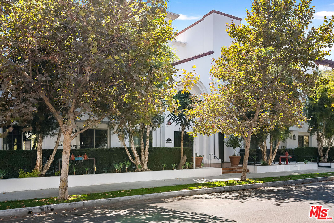 10648 Woodbridge St Unit: 105