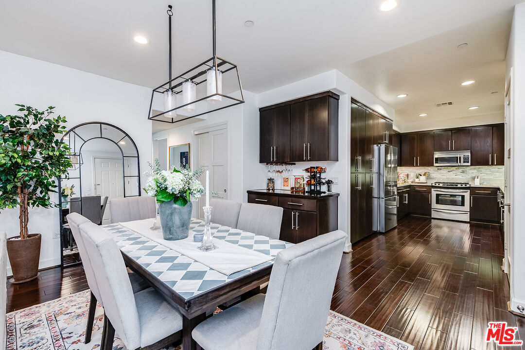 10878 Bloomfield St Unit: 211