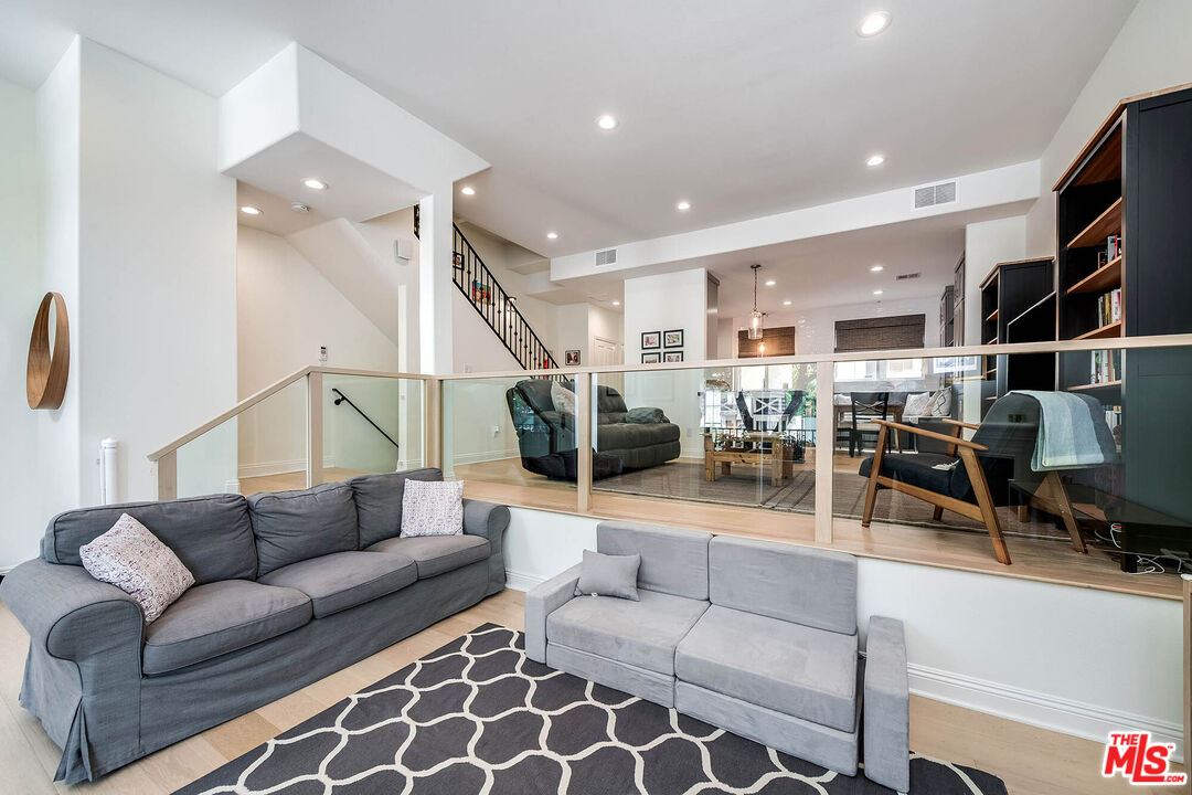 4435 Colfax Ave Unit: 104
