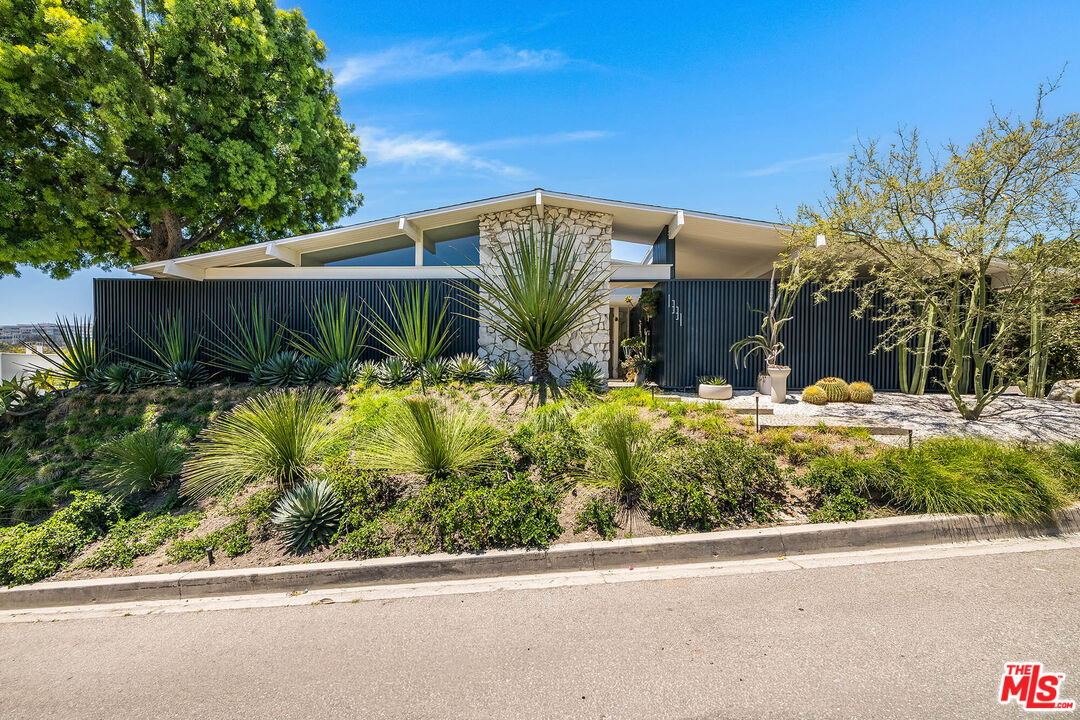 1331 Casiano Rd