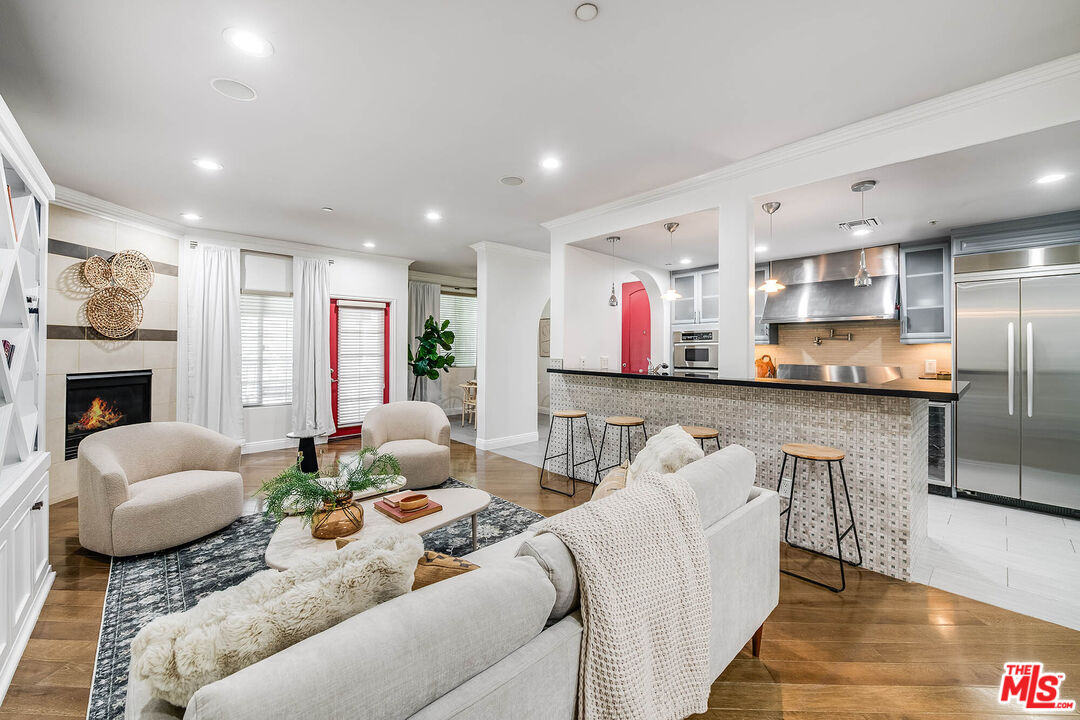 4805 Bellflower Ave Unit: 104