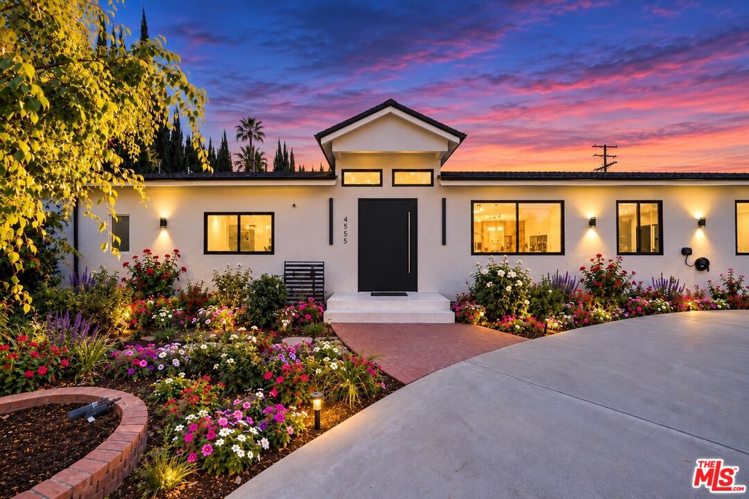 4555 Forman Ave