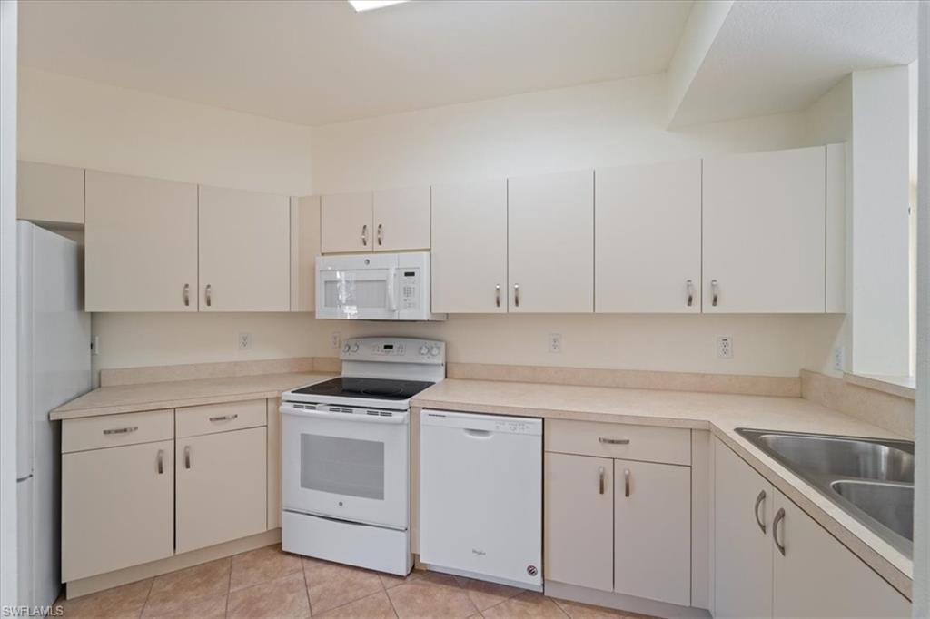 6560 Huntington Lakes CIR 102