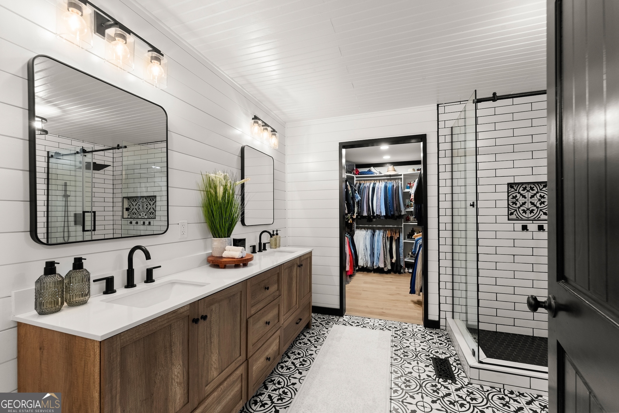 6147 Dahlonega Highway