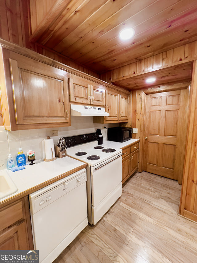 893 Hooper Road