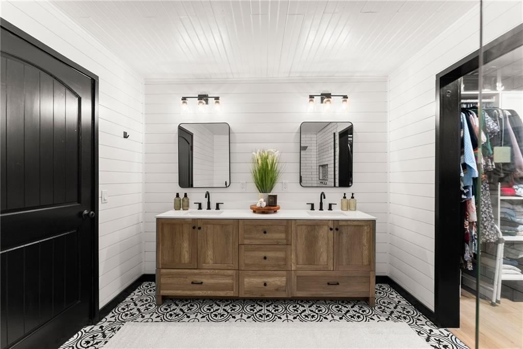 6147 Dahlonega Highway