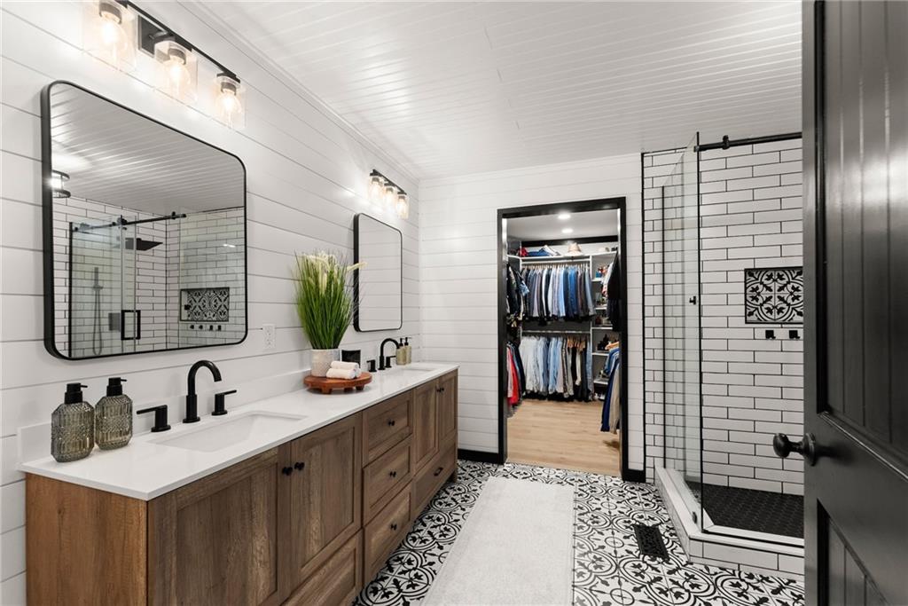 6147 Dahlonega Highway