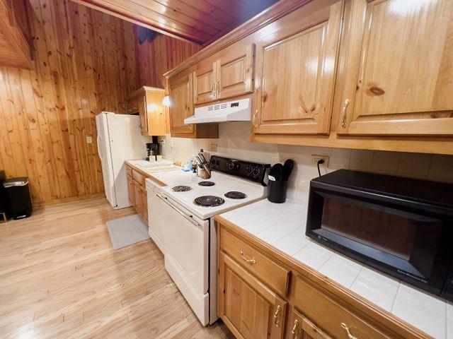 893 Hooper Road