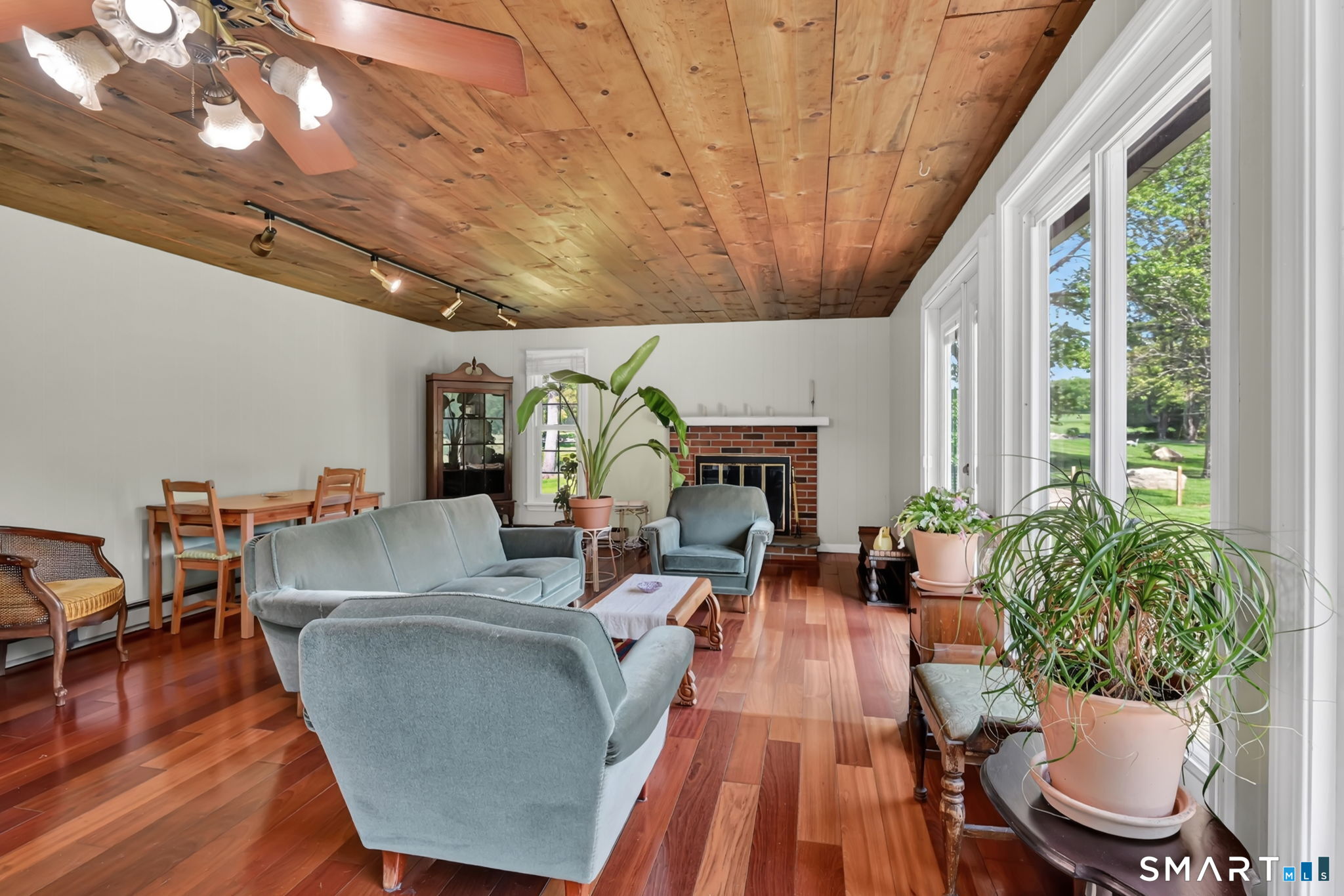 127 Lake Road