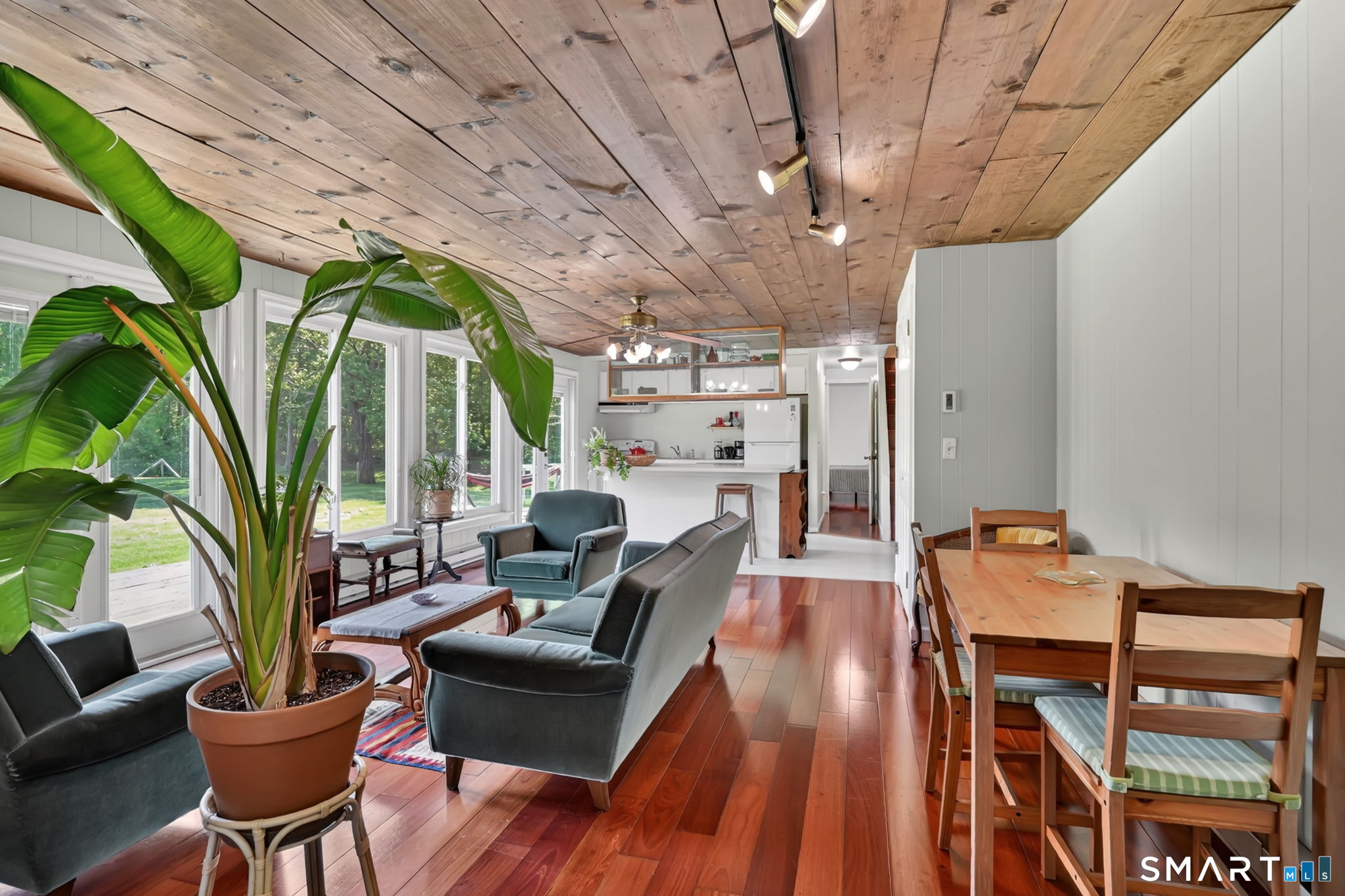 127 Lake Road