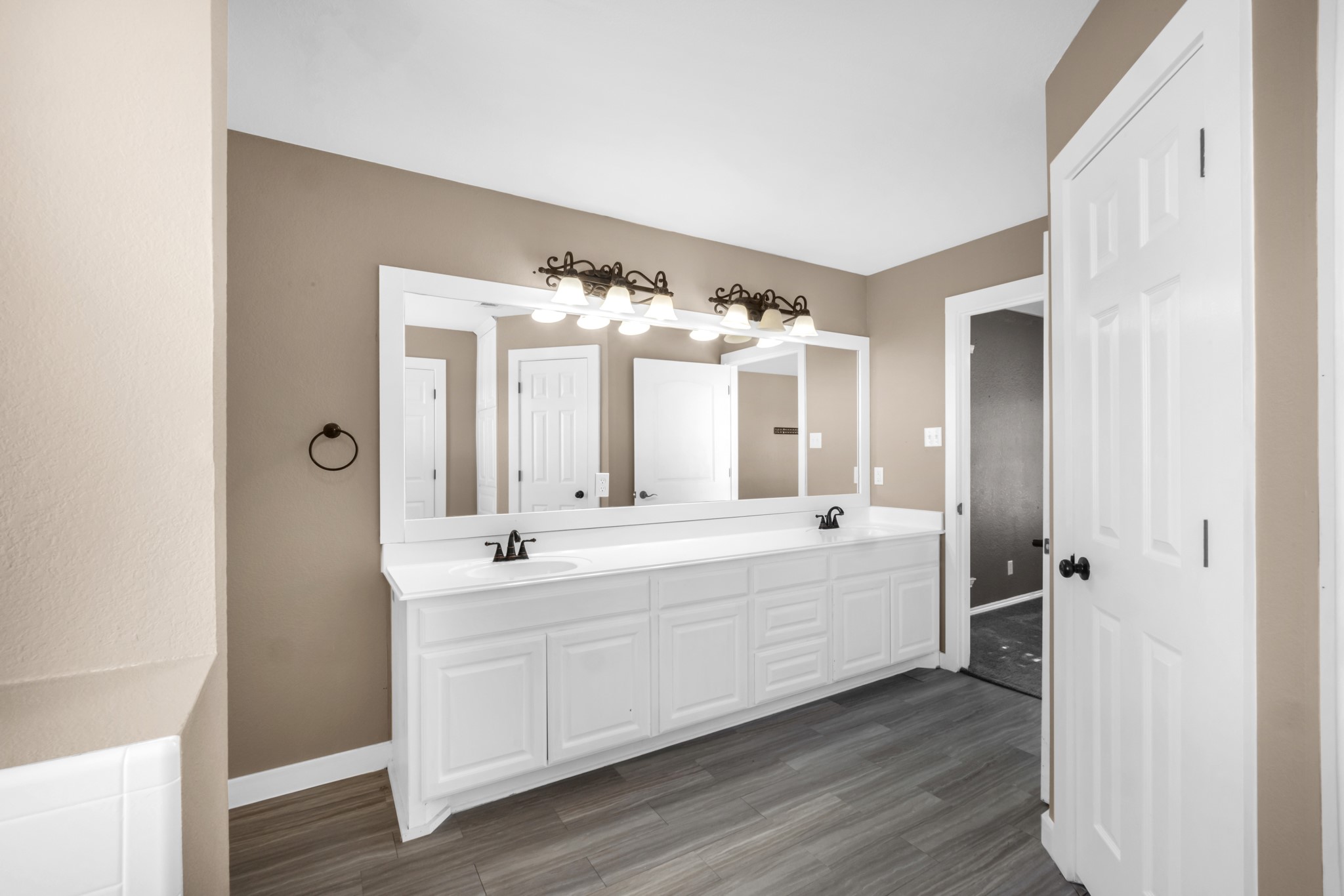 1253 Private Road 4011