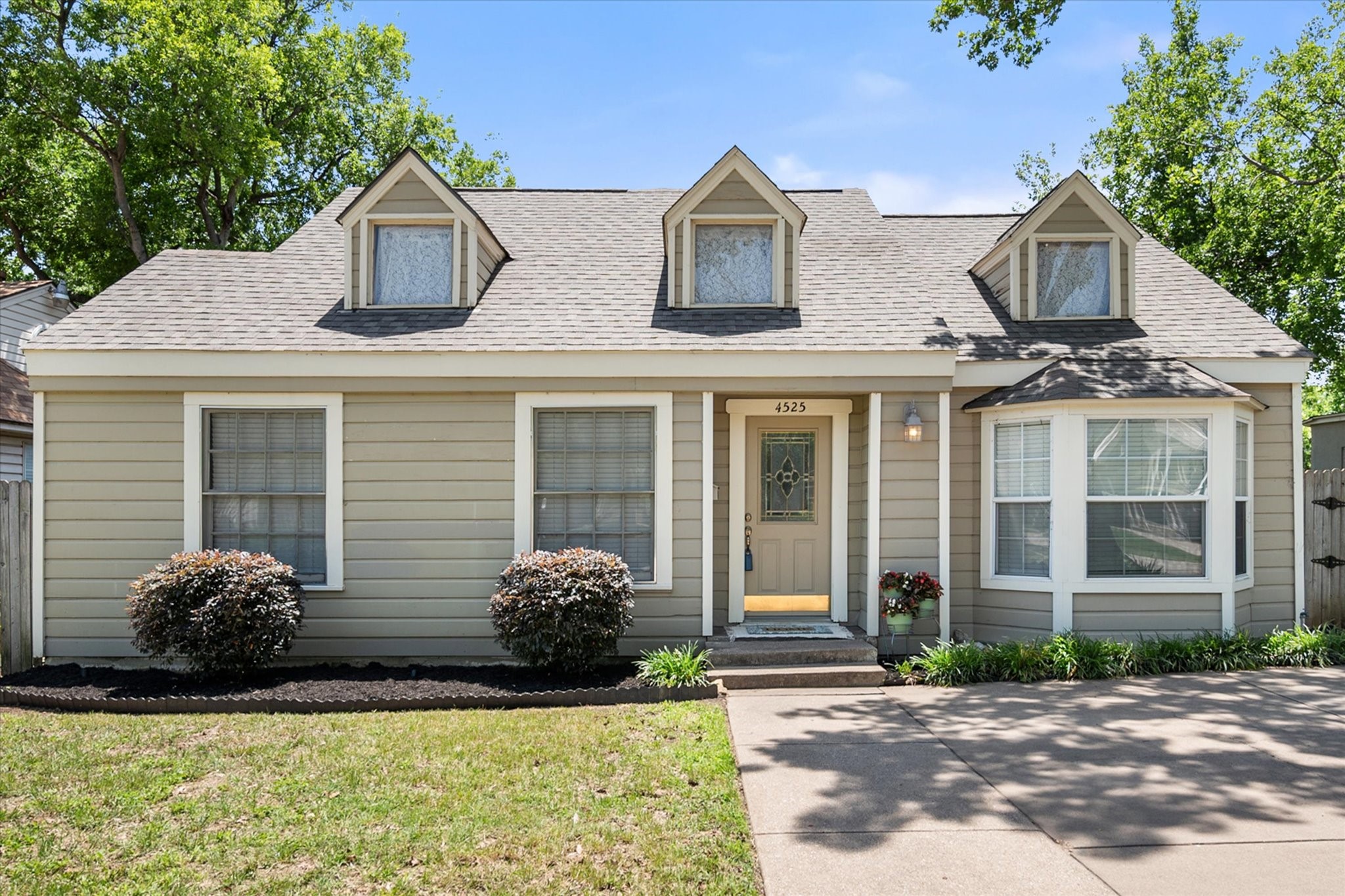 4525 Calmont Avenue