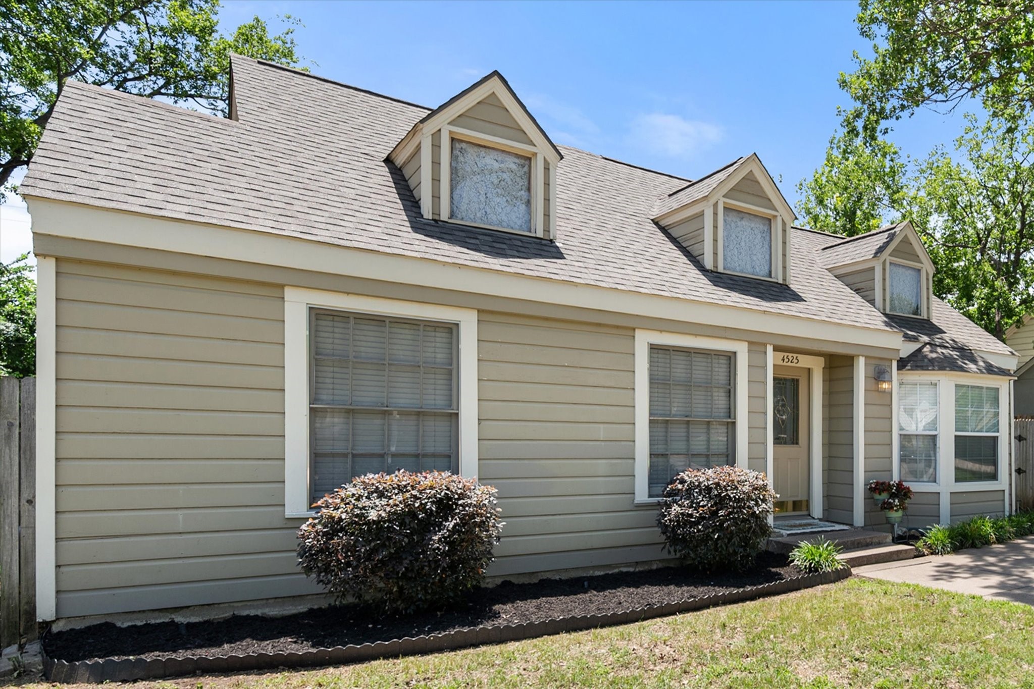 4525 Calmont Avenue