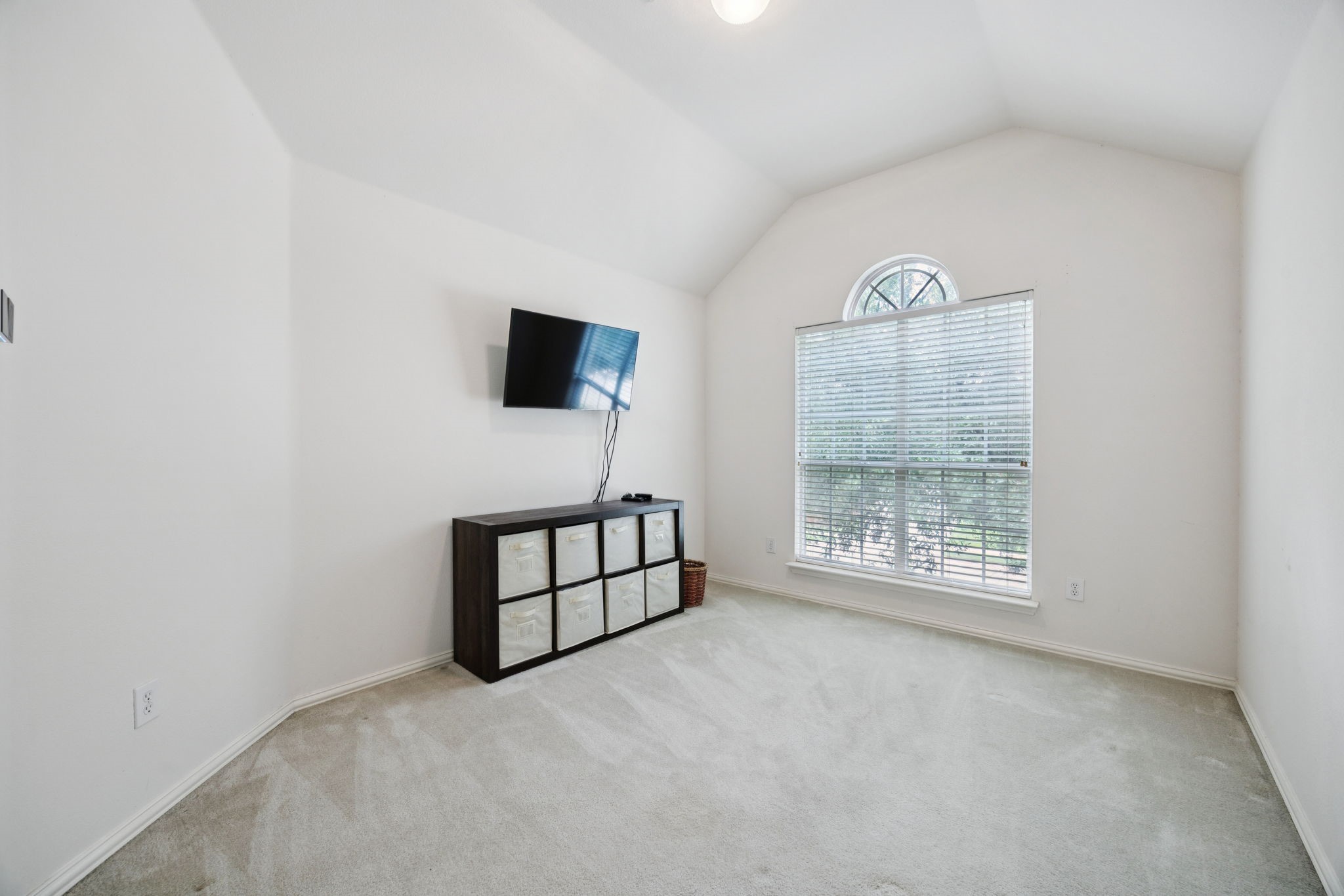 2728 Edgebrook Court