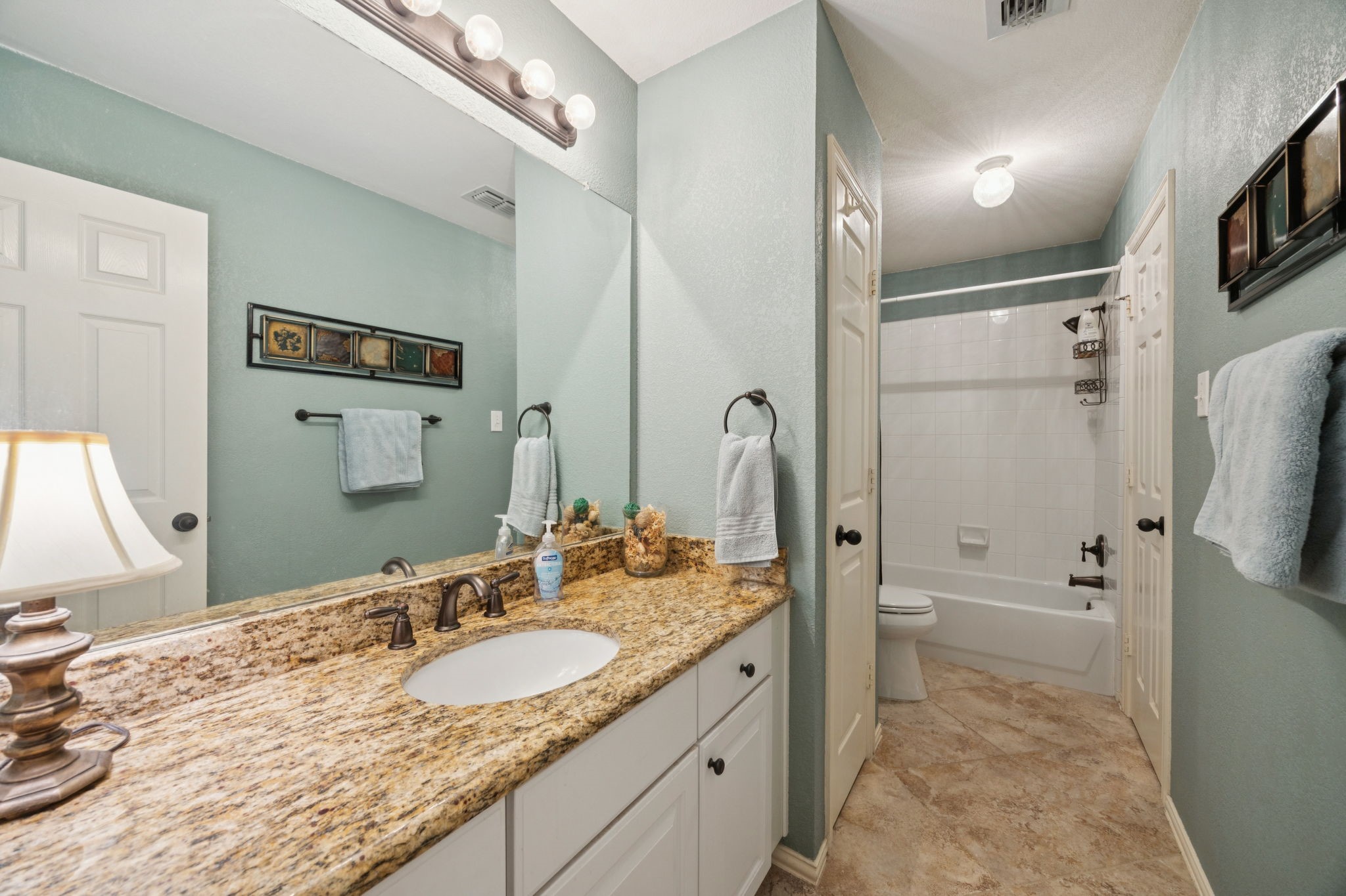 2728 Edgebrook Court