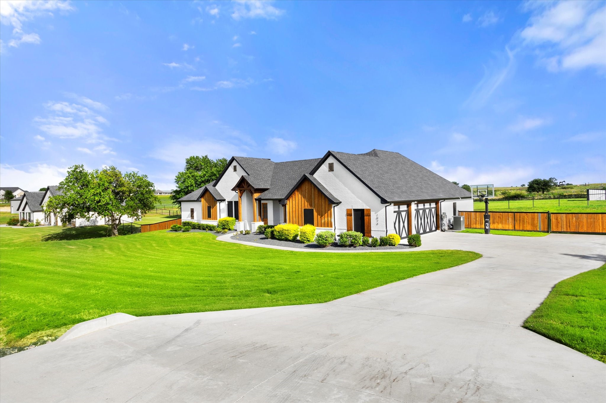 1074 Pioneer Crossing