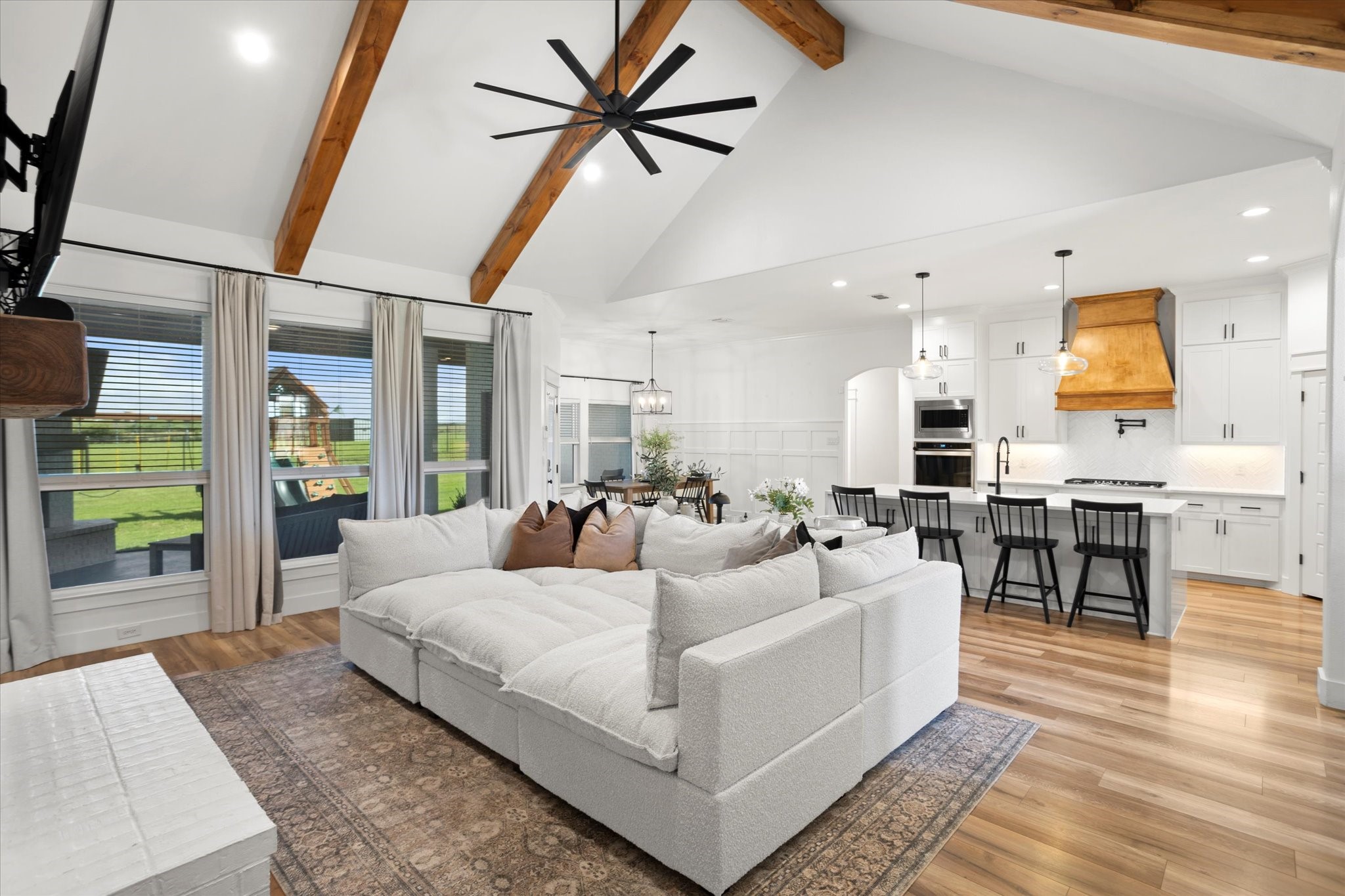 1074 Pioneer Crossing