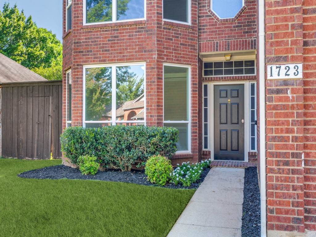 1723 Autumn Ridge Lane