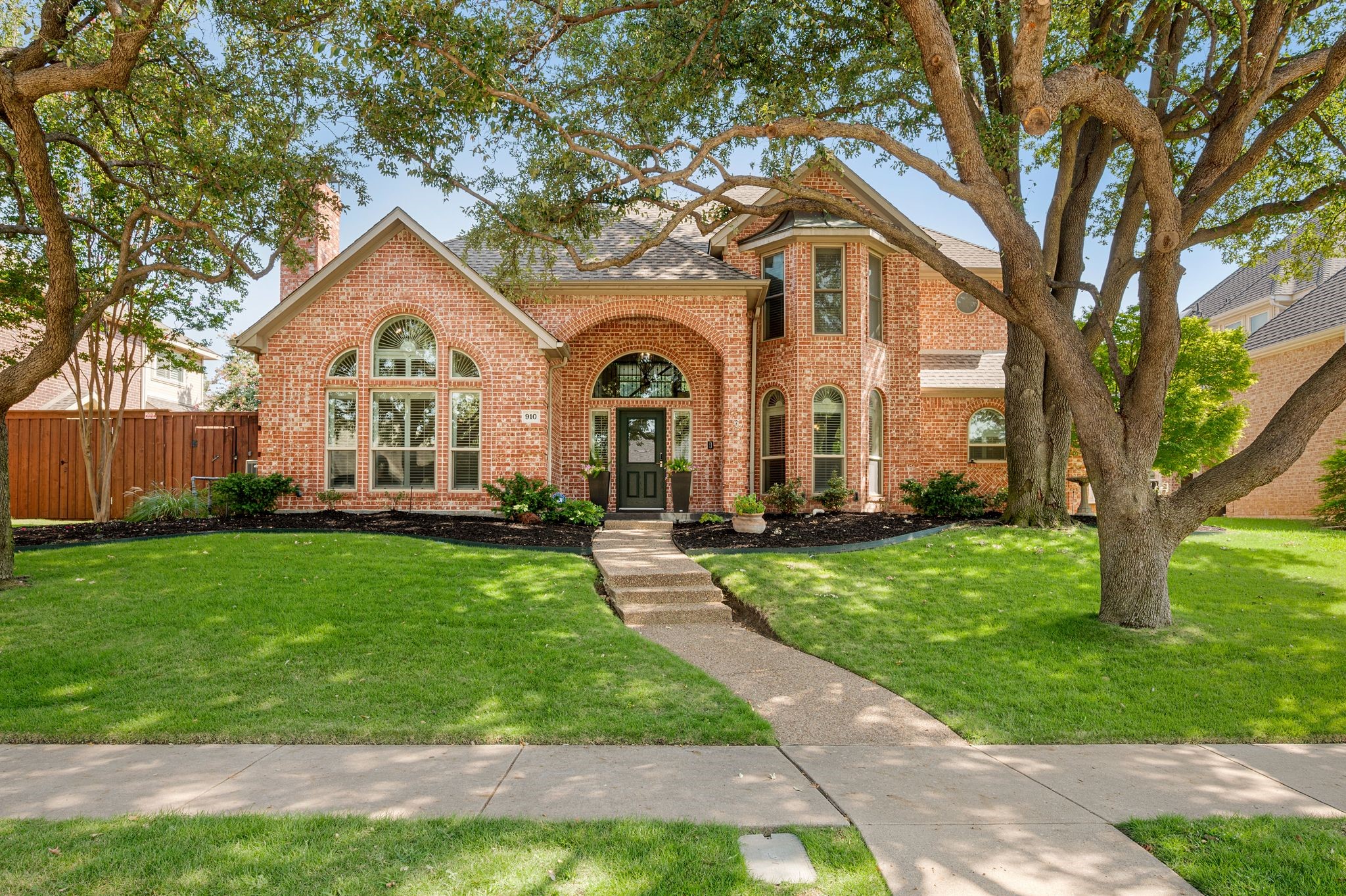 910 E Bethel School Road