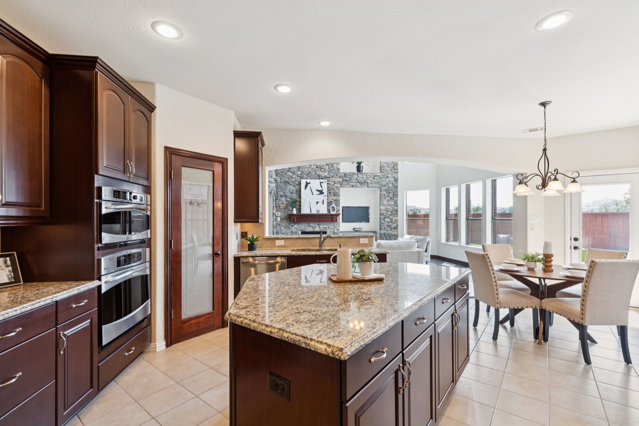 552 Royal Glade Drive