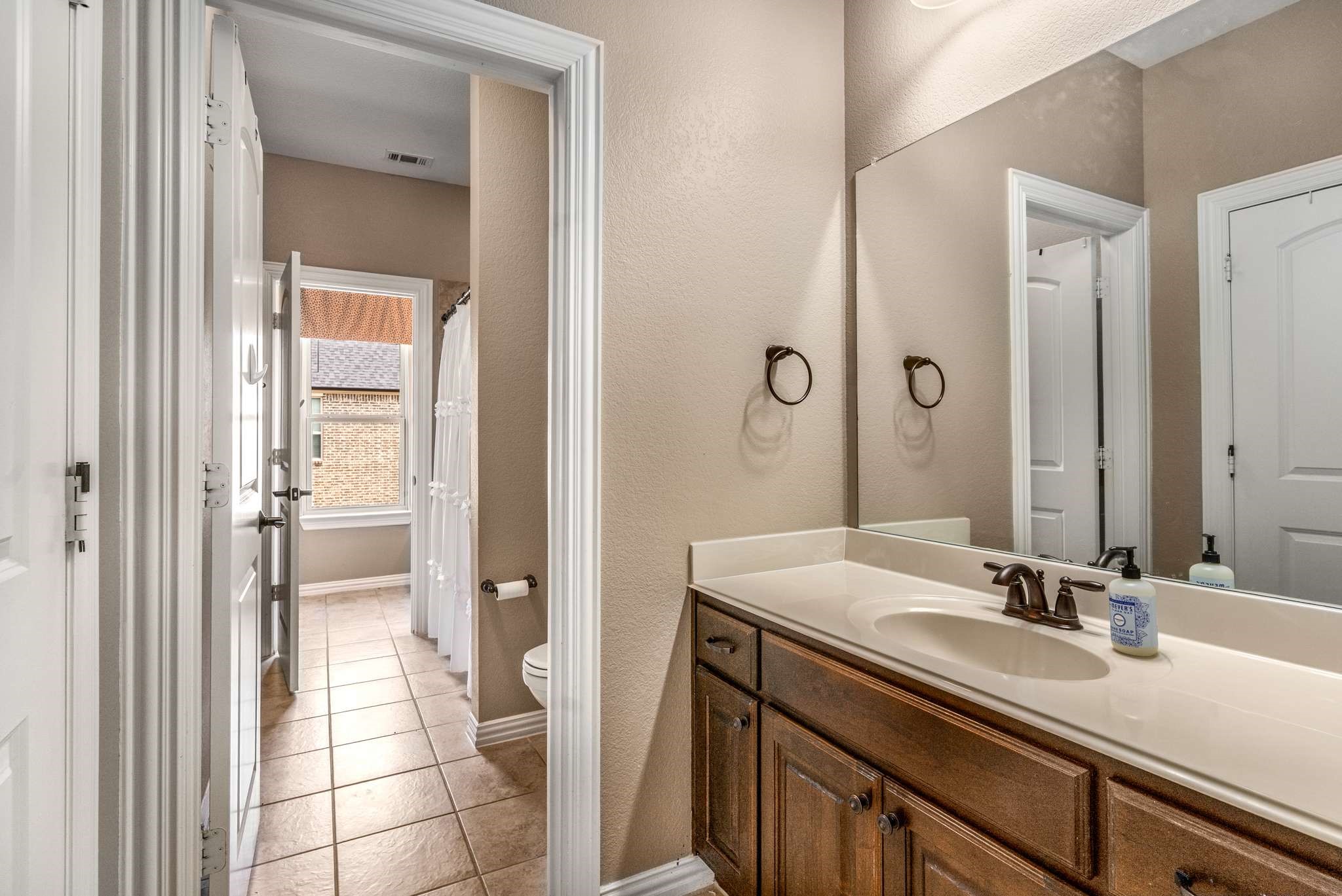 2825 Macquarie Street