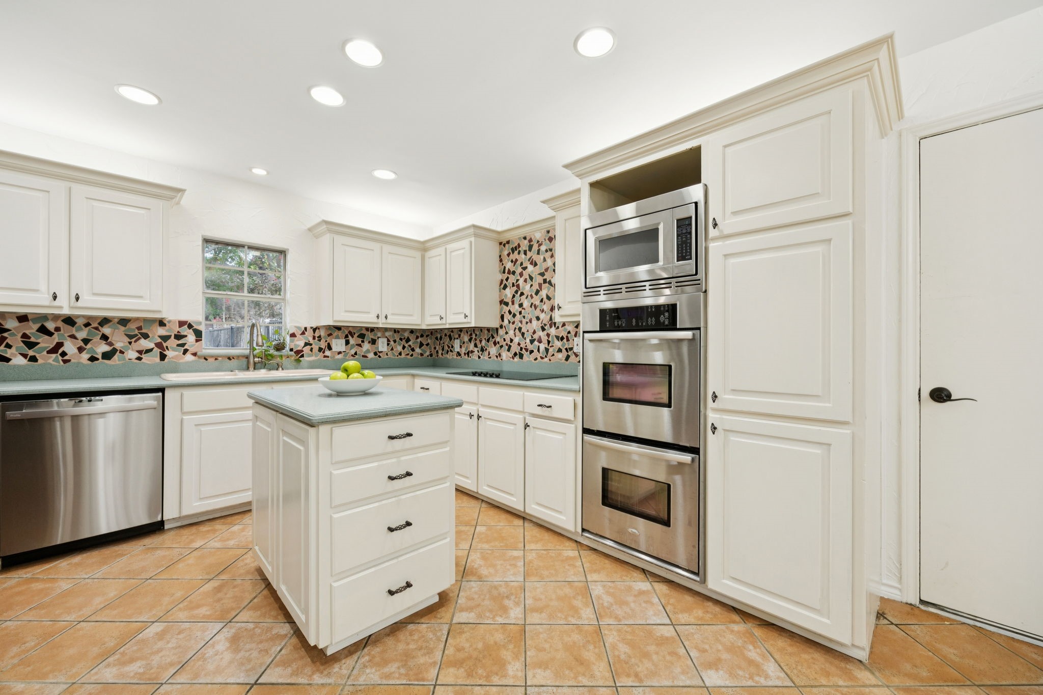 410 Glencrest Circle